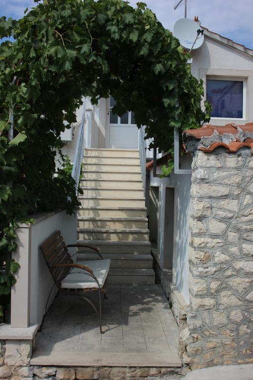 Apartments Jaksic - Zile Supetar Exterior foto