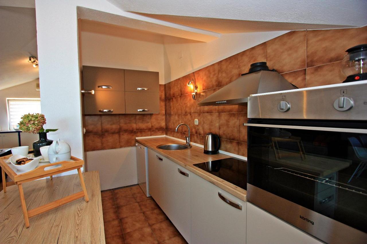 Apartments Jaksic - Zile Supetar Exterior foto