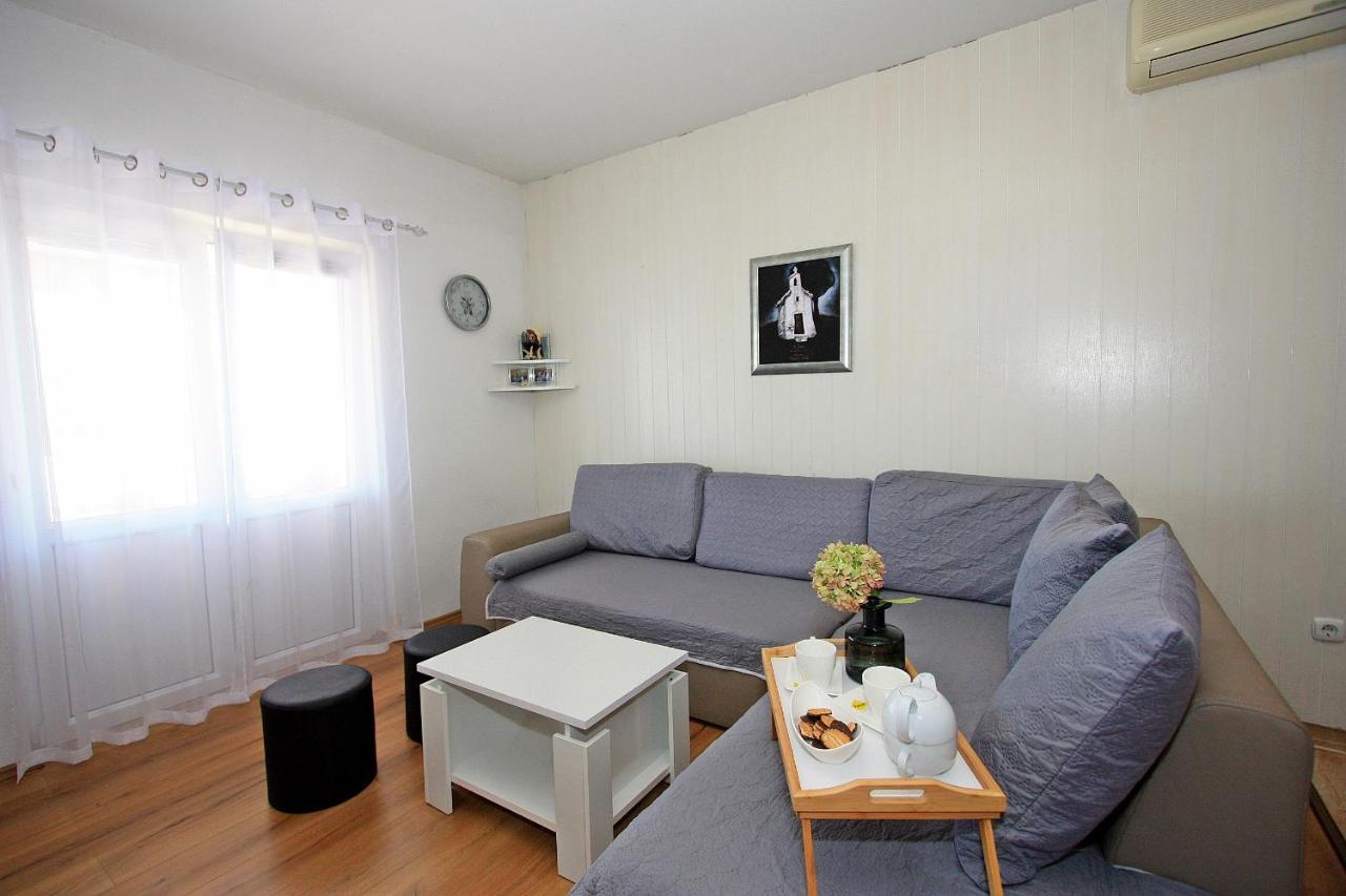 Apartments Jaksic - Zile Supetar Exterior foto