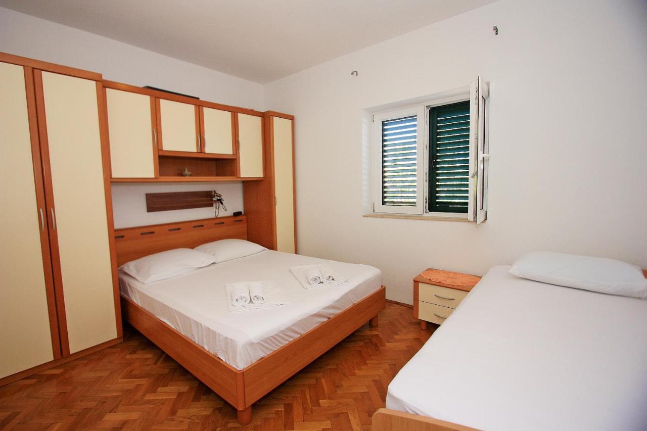Apartments Jaksic - Zile Supetar Exterior foto